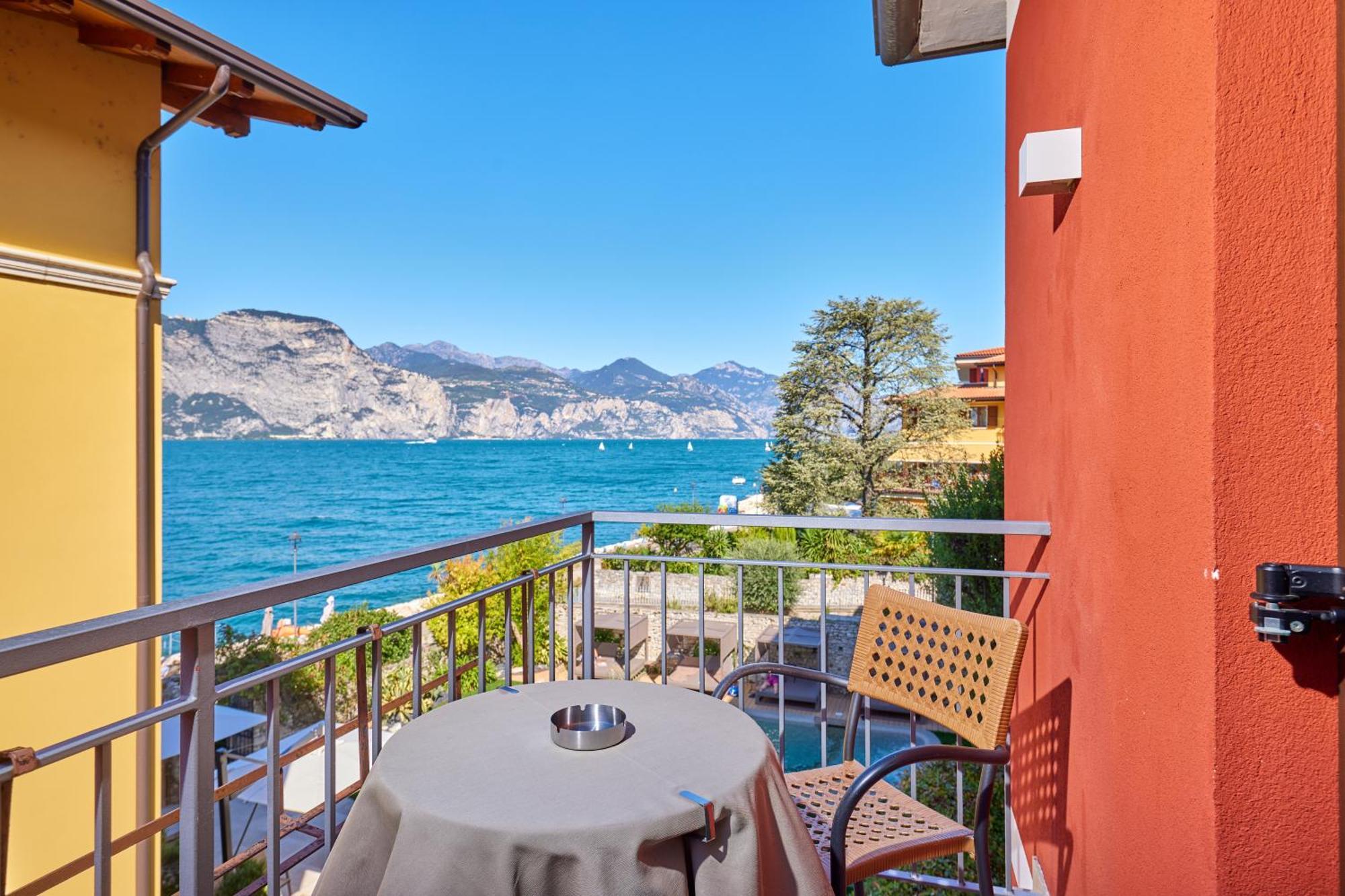 Lake Front Hotel Brenzone Exterior foto