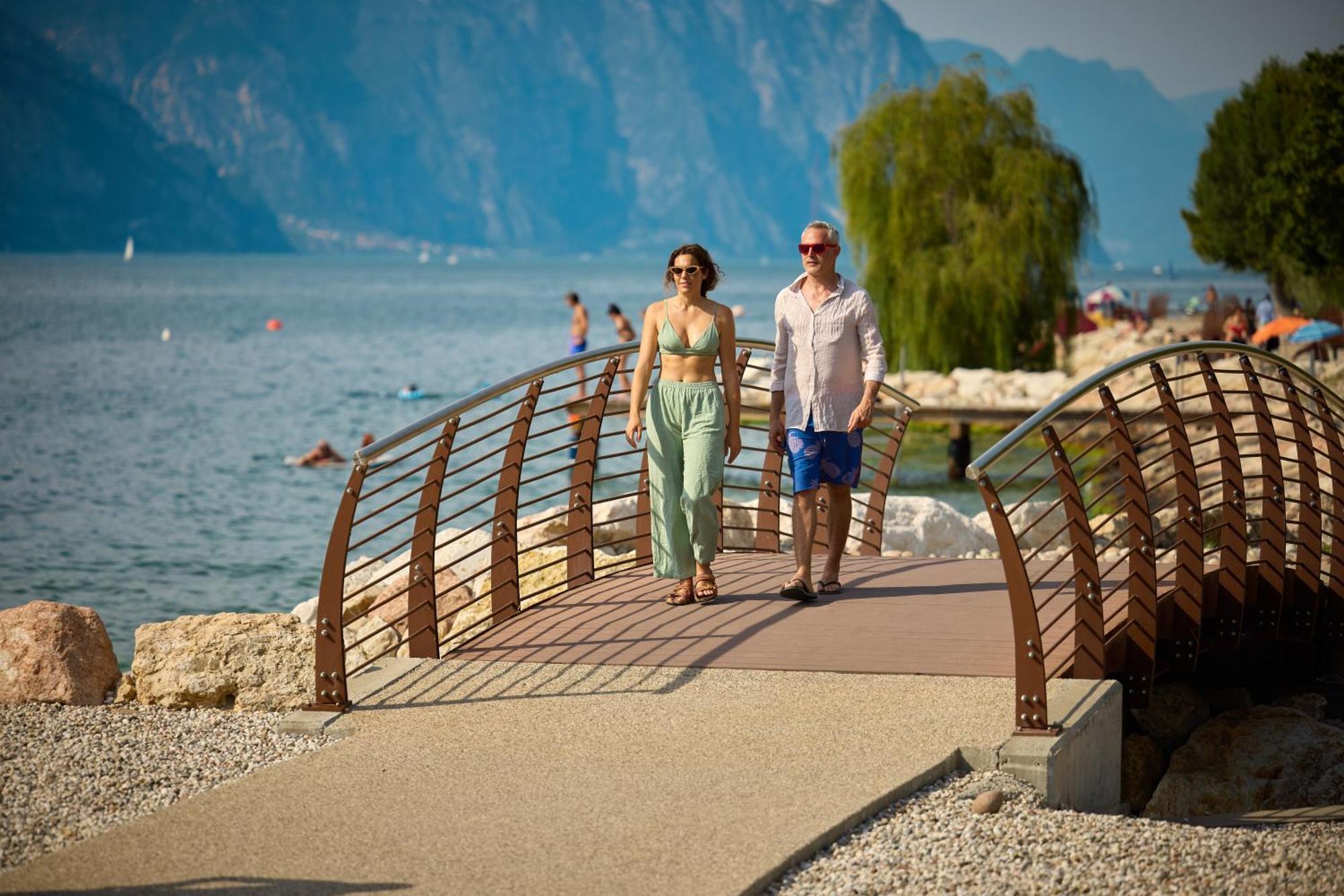 Lake Front Hotel Brenzone Exterior foto